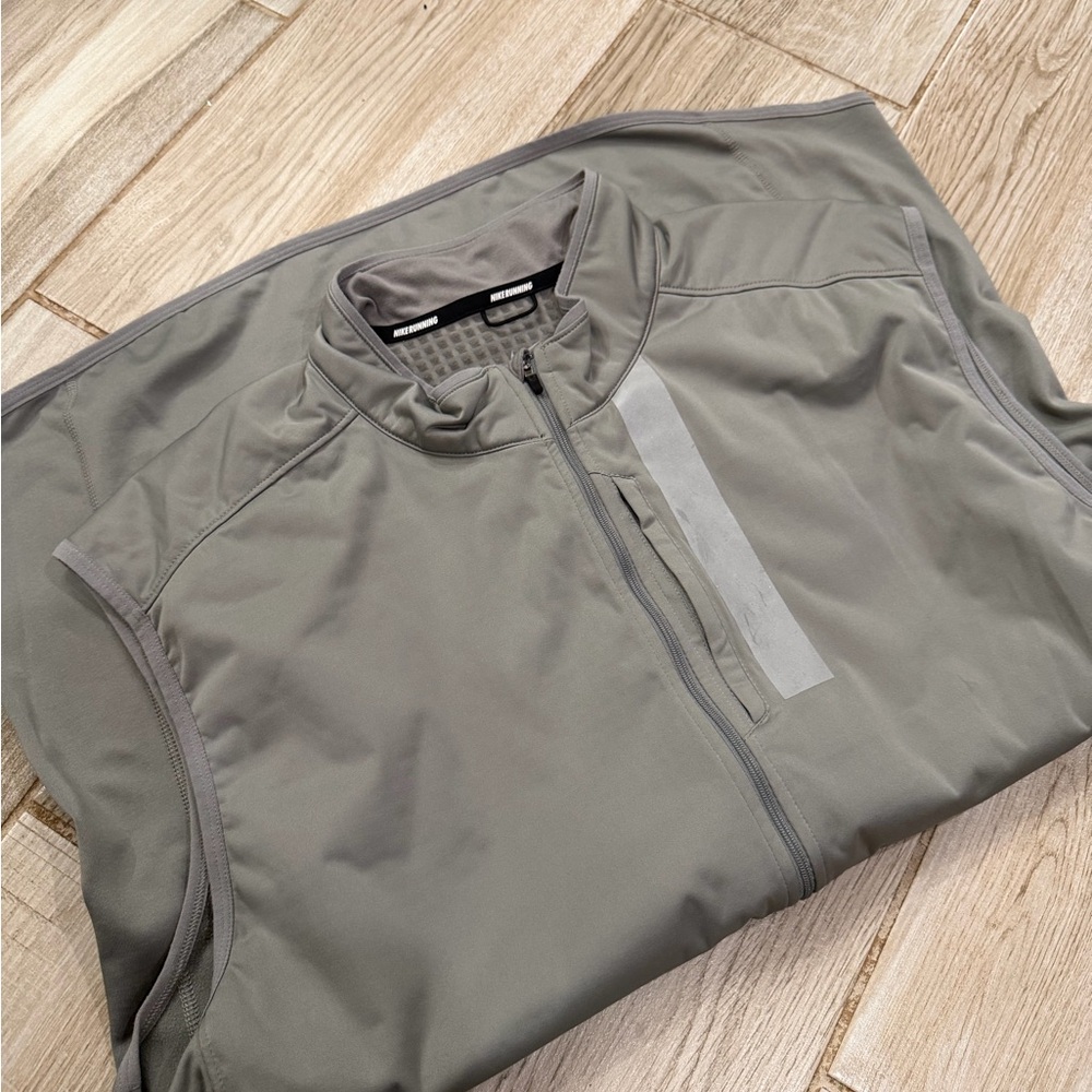 SOLd‼️Men's Nike Gray running vest